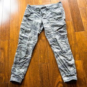 CAMO PANTS SLIM SIZE 9/29